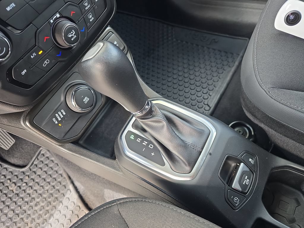 Used 2023 Jeep Renegade Latitude AWD/4WD image 25