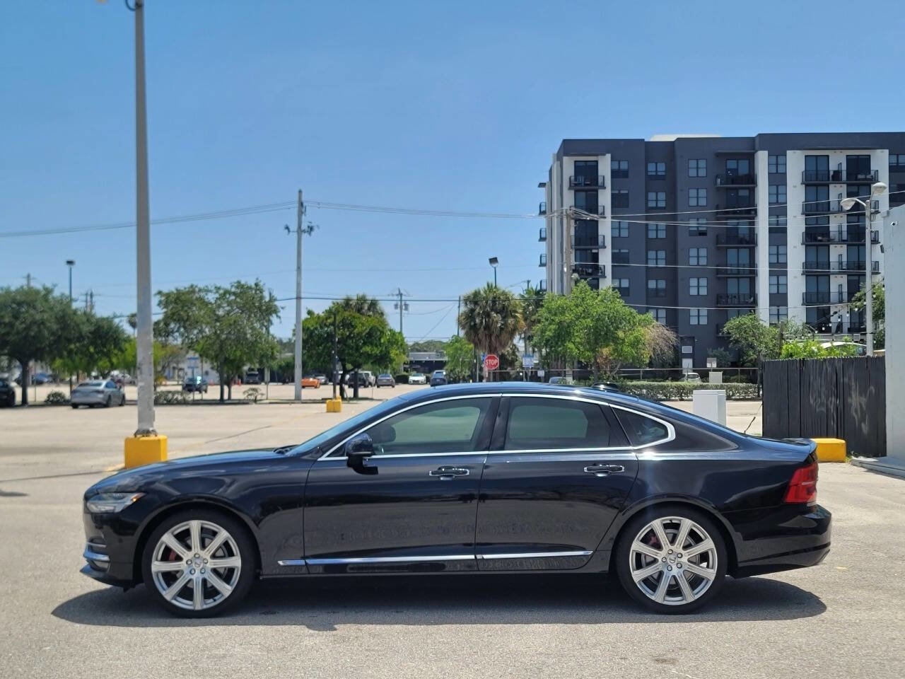 Used 2017 Volvo S90 T5 Inscription w/ Vision Package FWD image 9