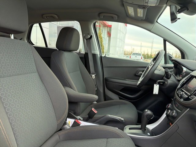 Used 2022 Chevrolet Trax LS w/ Tint and Cruise Package image 23
