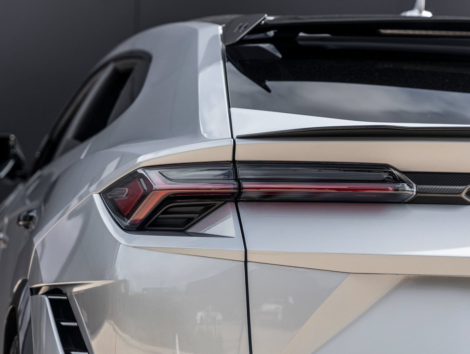 Used 2024 Lamborghini Urus Performante AWD/4WD image 12