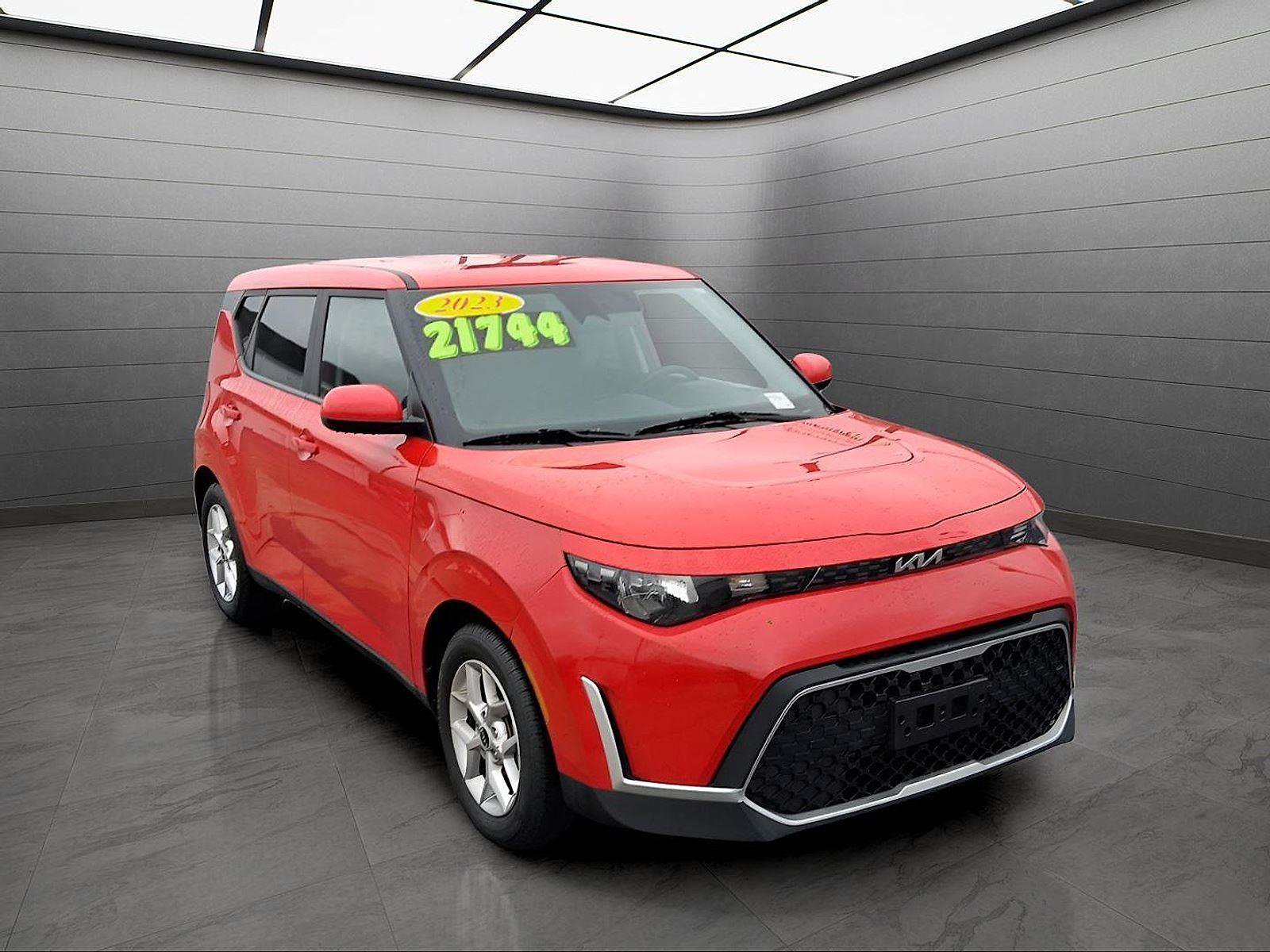 Used 2023 Kia Soul LX w/ LX Technology Package image 12