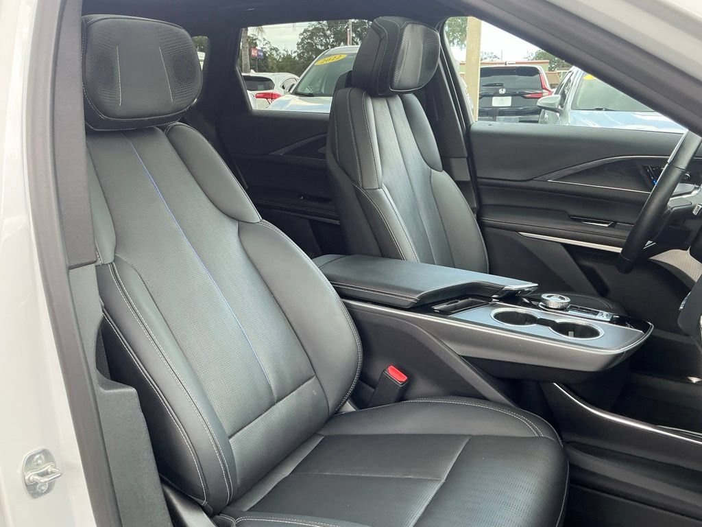 Used 2024 Cadillac Lyriq Sport AWD/4WD image 19