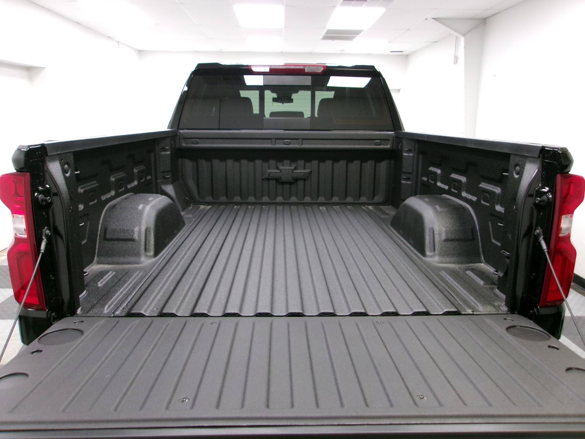 New 2026 Chevrolet Silverado 1500 RST w/ Redline Edition AWD/4WD image 11
