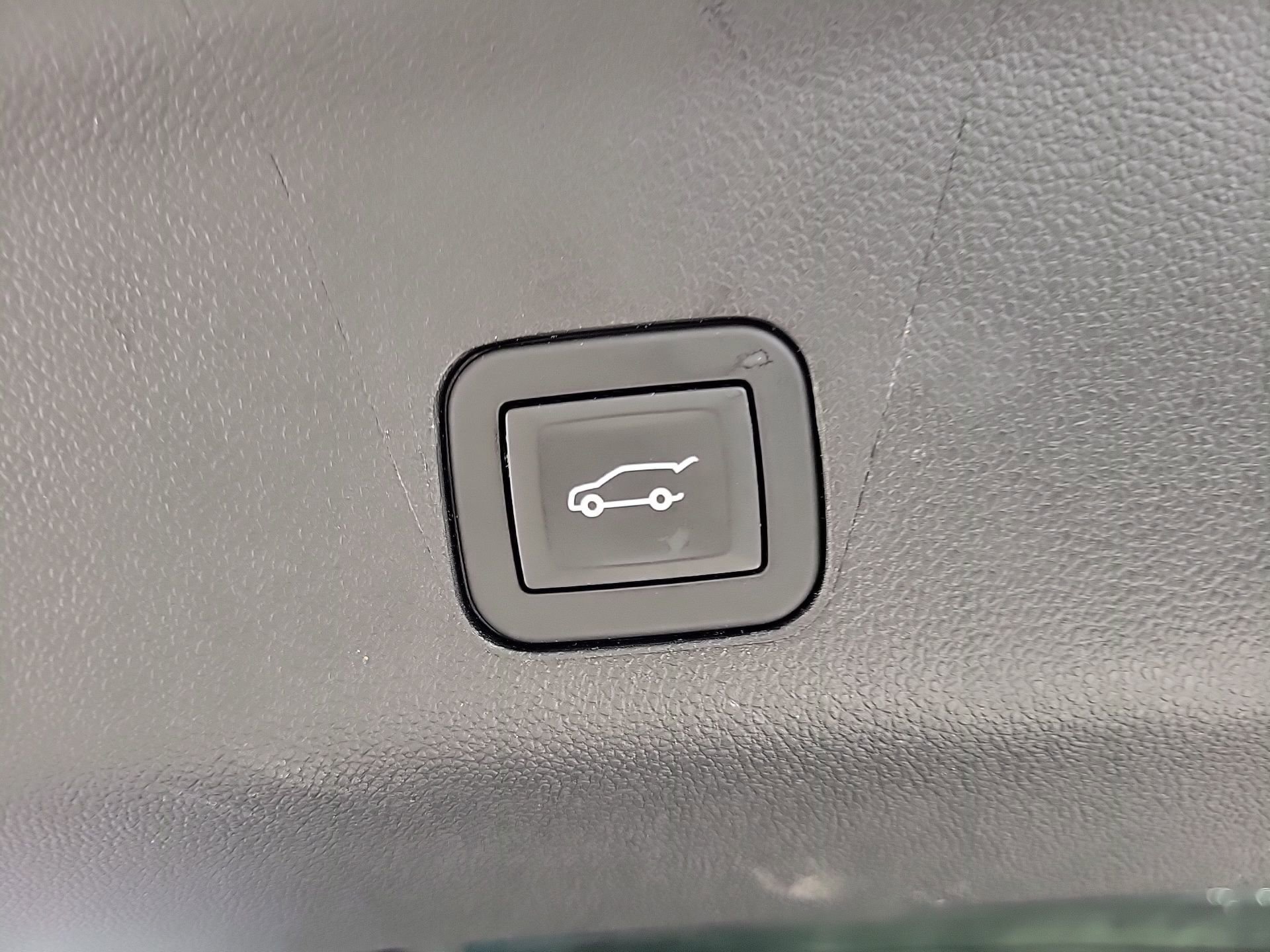 Used 2025 GMC Yukon Denali AWD/4WD image 18