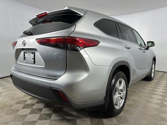 Used 2023 Toyota Highlander LE image 7