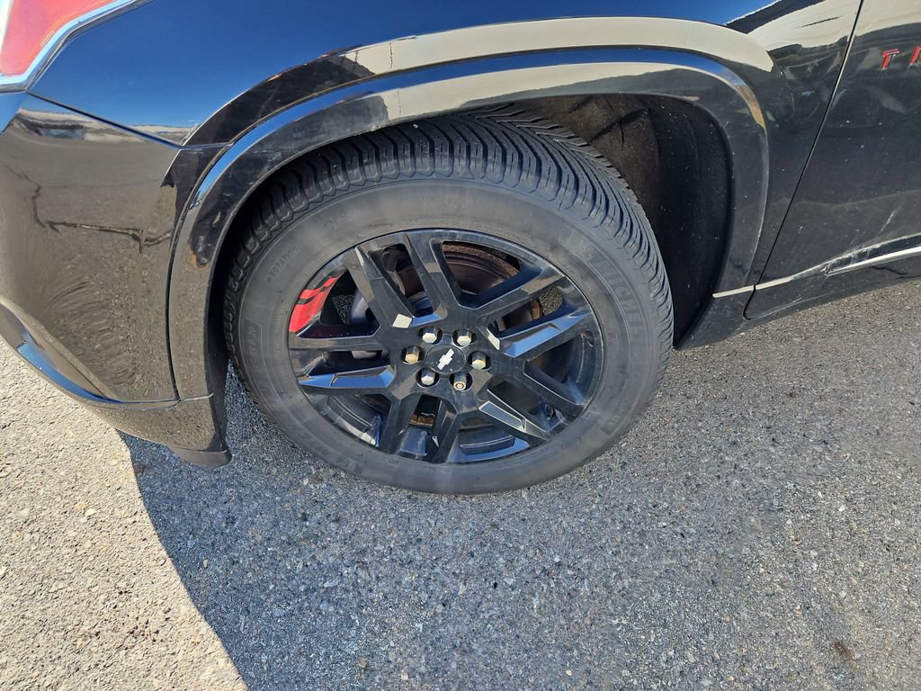 Used 2019 Chevrolet Traverse Premier w/ Redline Edition AWD/4WD image 3