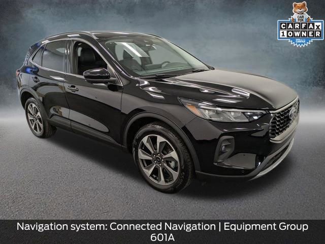 Used 2024 Ford Escape Platinum image 3