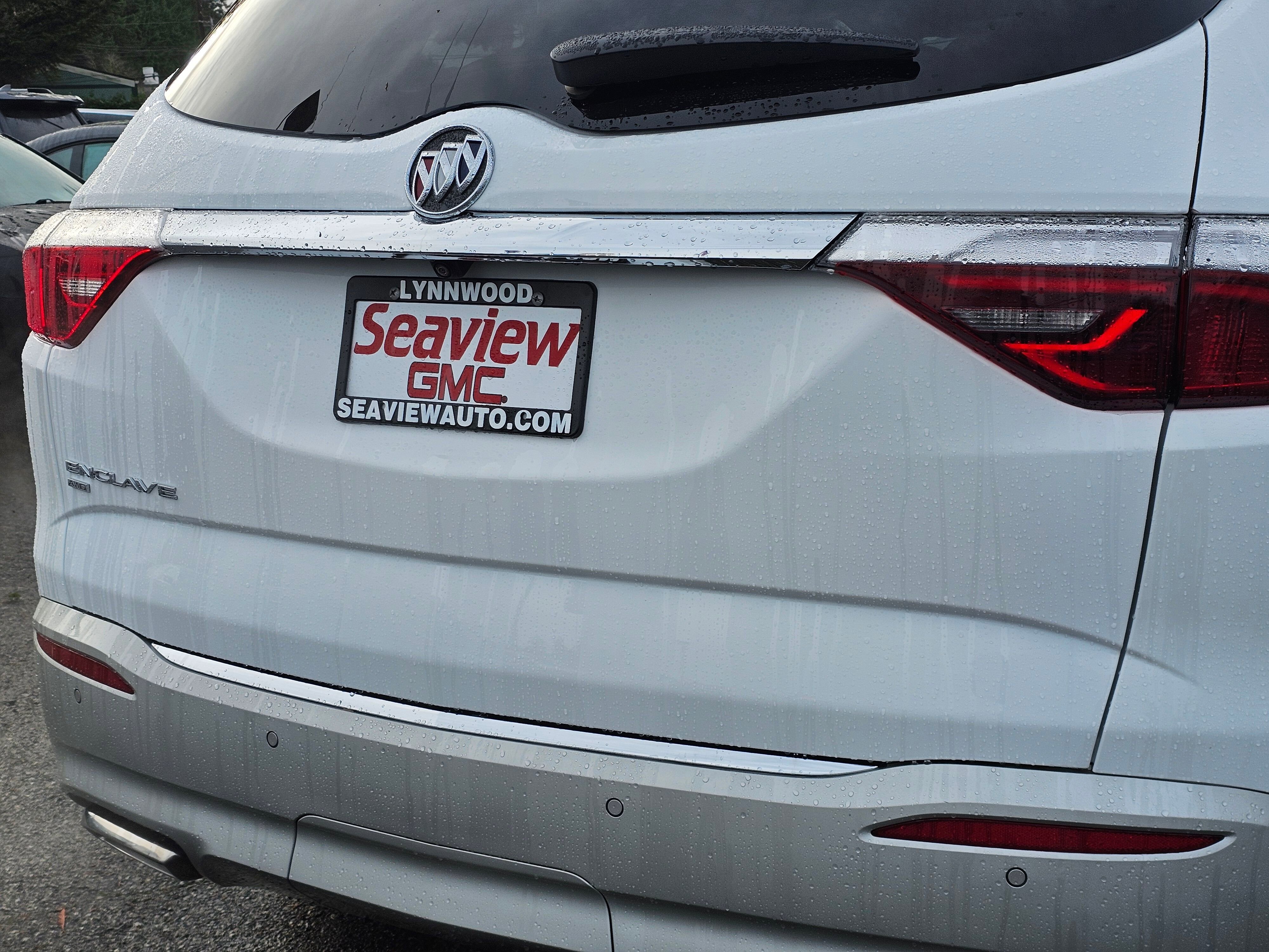 Used 2024 Buick Enclave Essence image 14