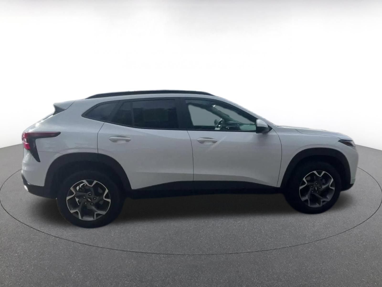 Used 2025 Chevrolet Trax LT FWD image 15