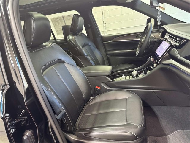 Used 2023 Jeep Grand Cherokee Overland image 25