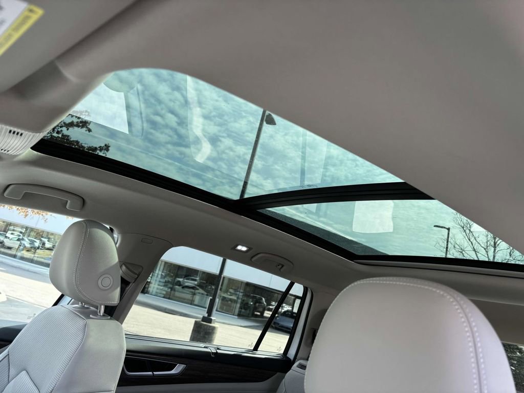 New 2025 Volkswagen Atlas SEL image 26