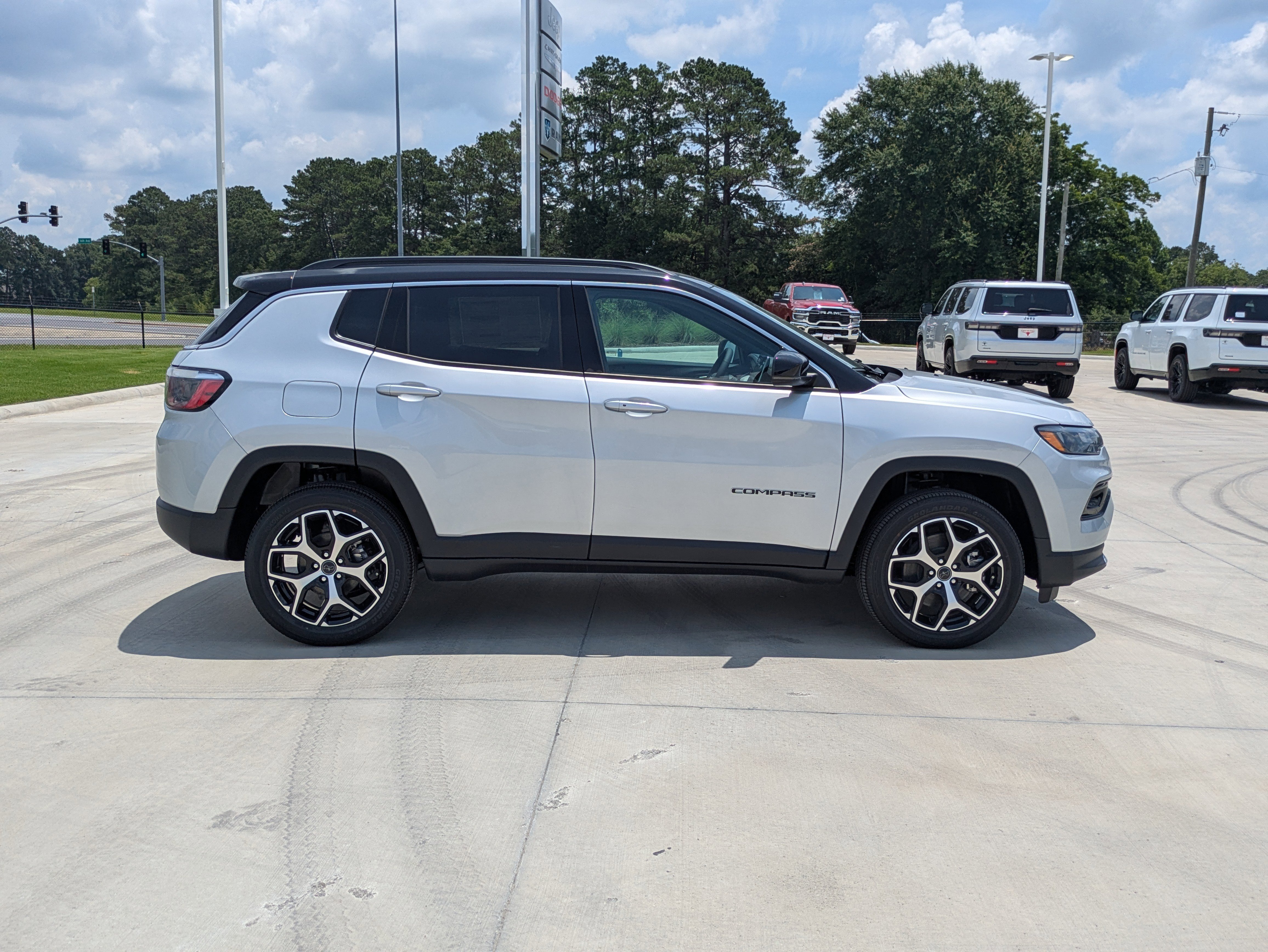New 2026 Jeep Compass Limited AWD/4WD image 6