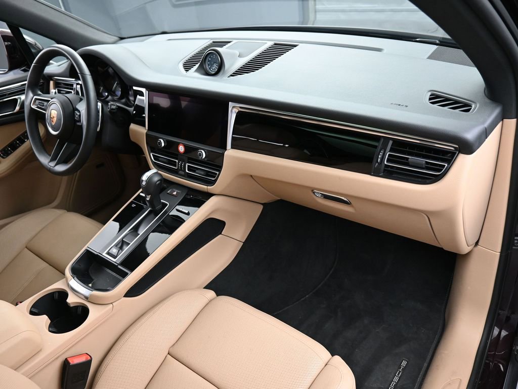 Certified 2025 Porsche Macan image 31