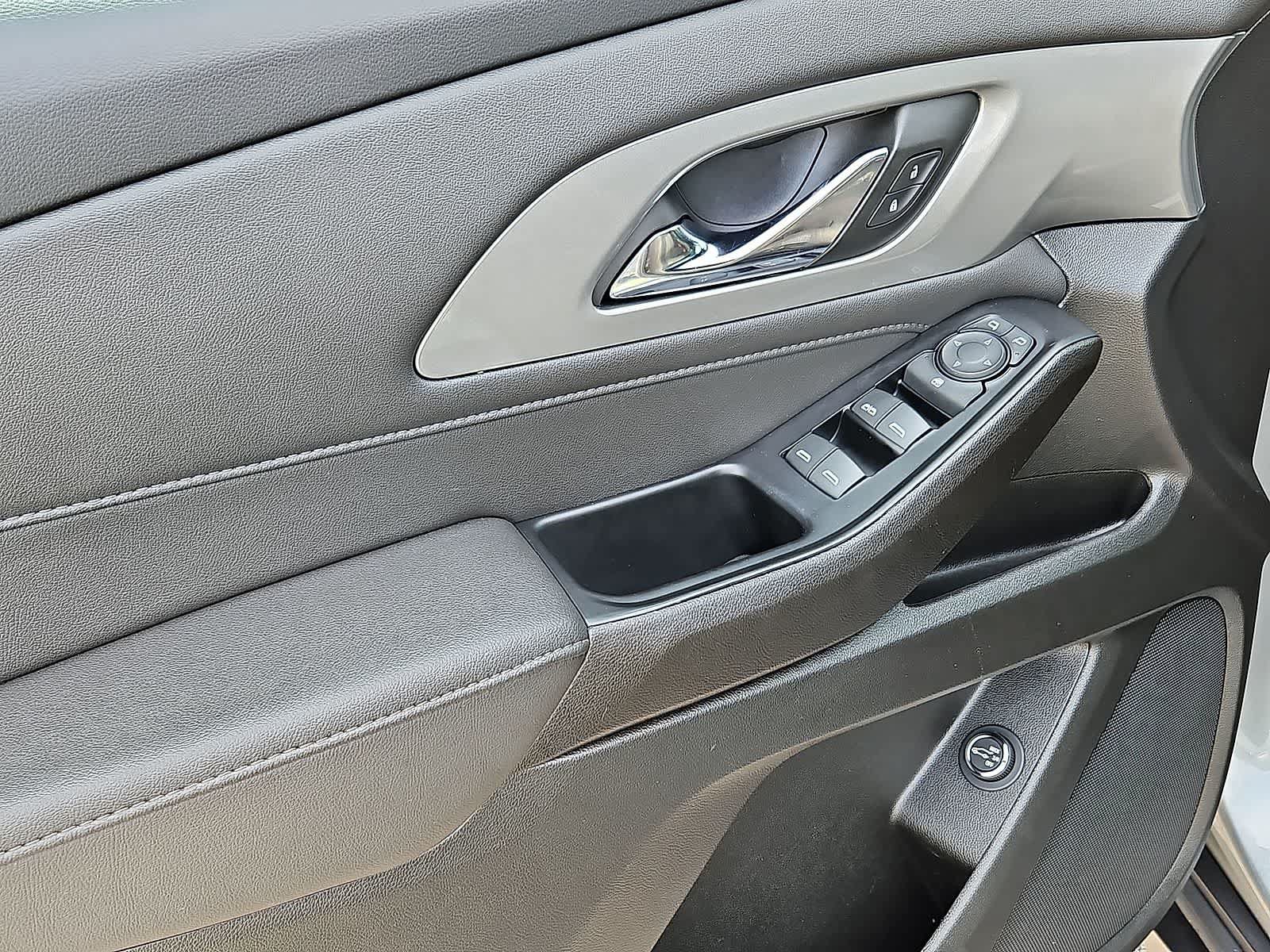 Used 2023 Chevrolet Traverse LT FWD image 28