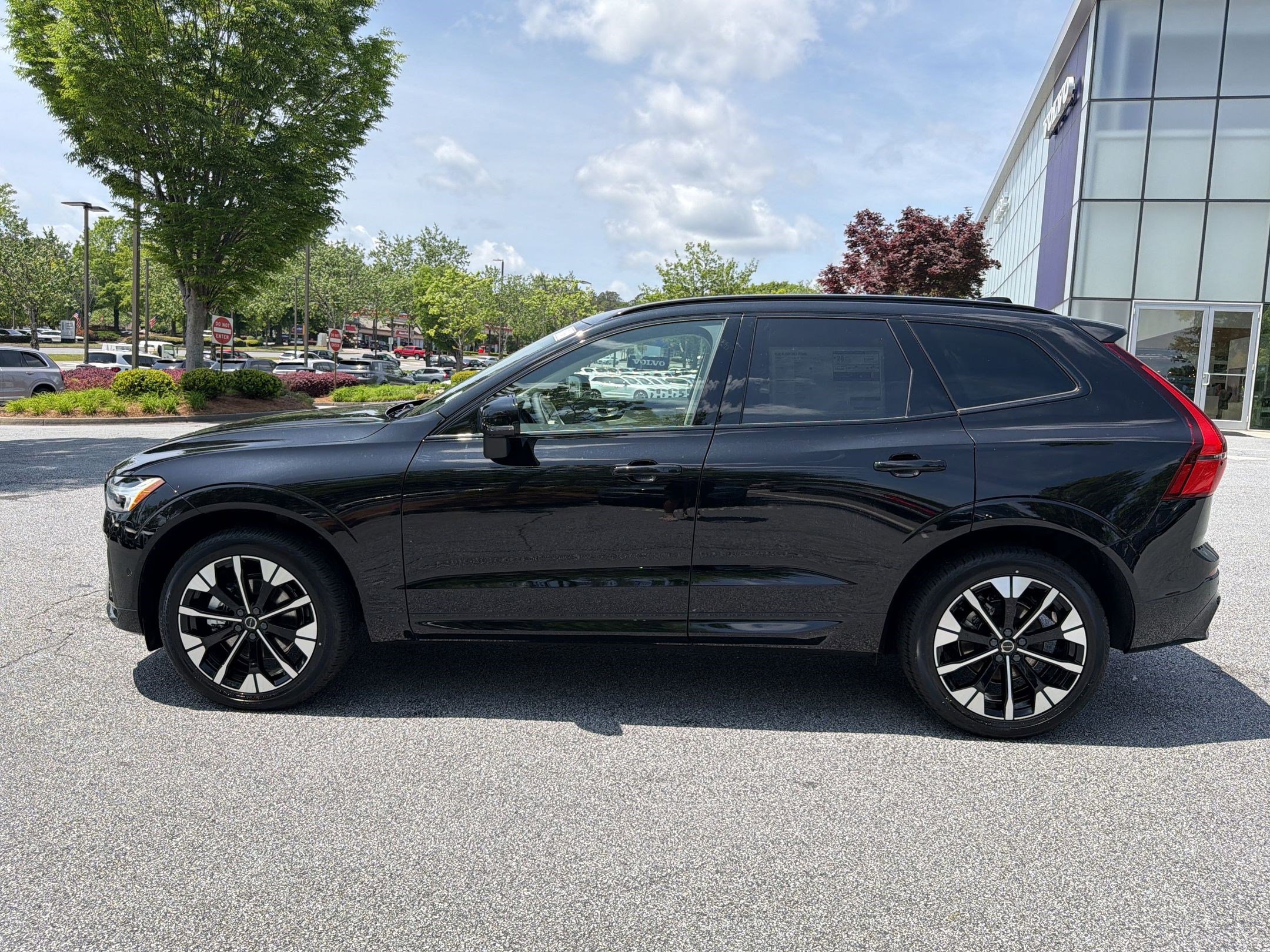 New 2026 Volvo XC60 B5 Ultra w/ Climate Package AWD/4WD image 2