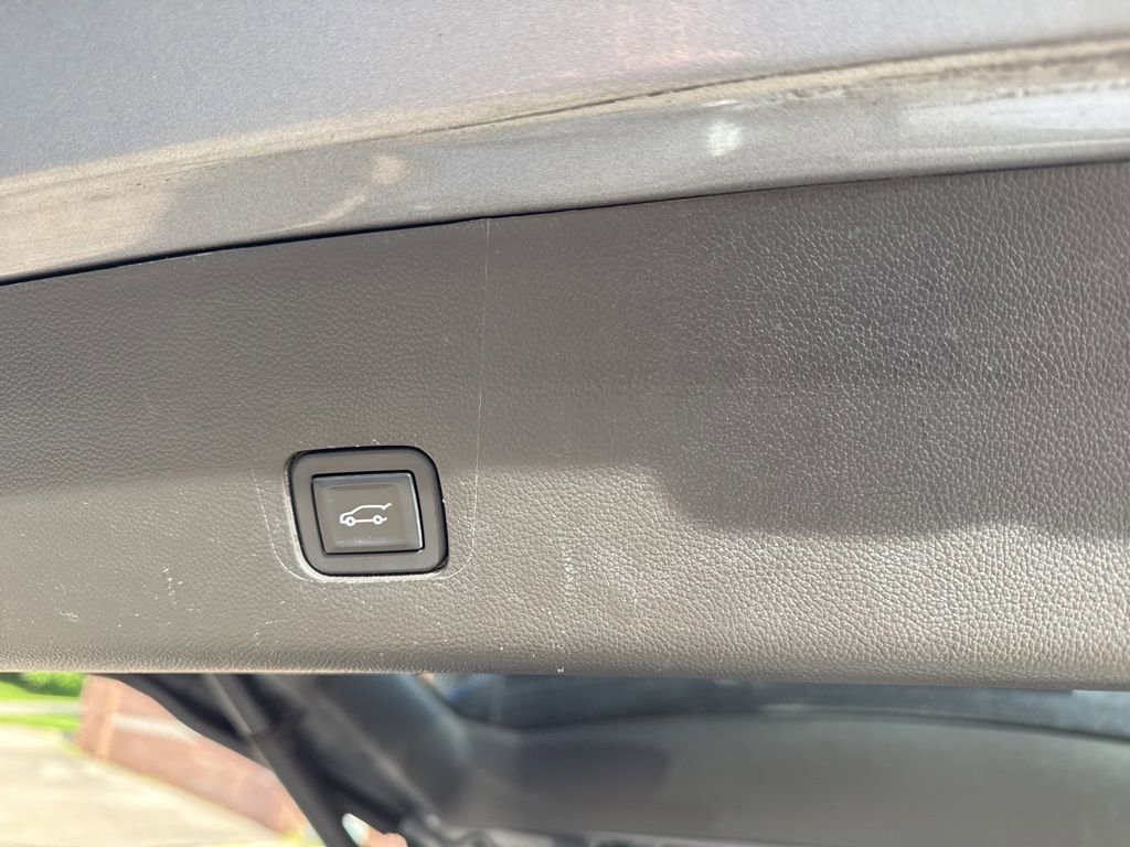Used 2020 Chevrolet Traverse High Country w/ LPO, Floor Liner Package AWD/4WD image 8