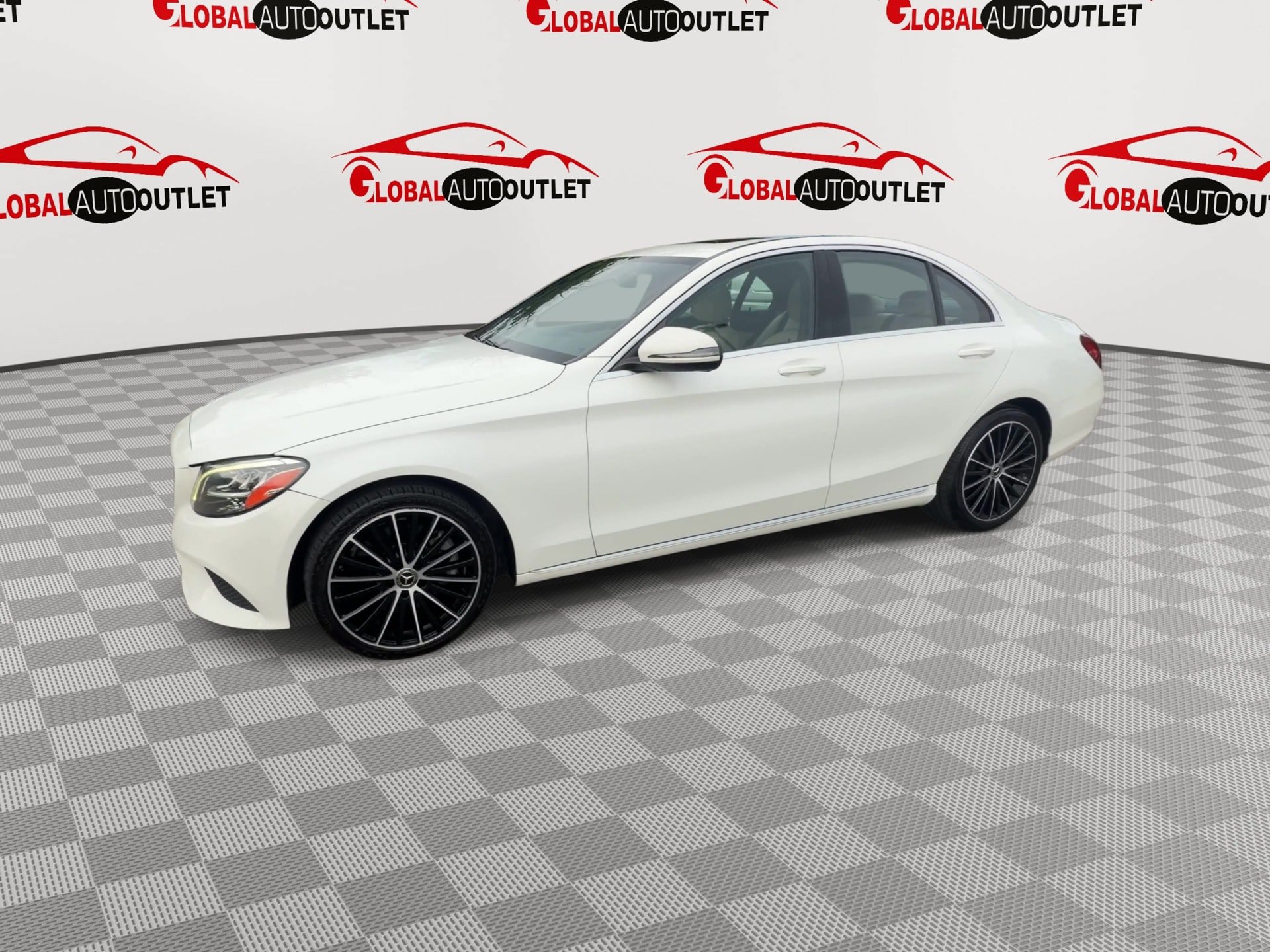 Used 2019 Mercedes-Benz C 300 Sedan image 4