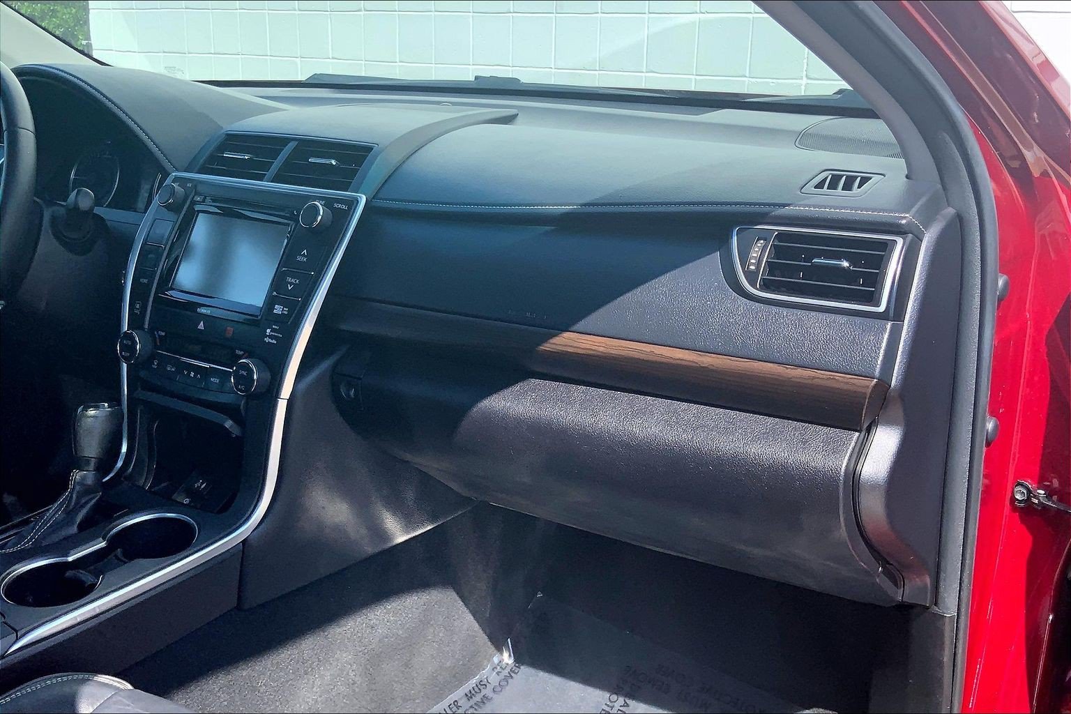 Used 2017 Toyota Camry XLE w/ Moonroof Package FWD image 21