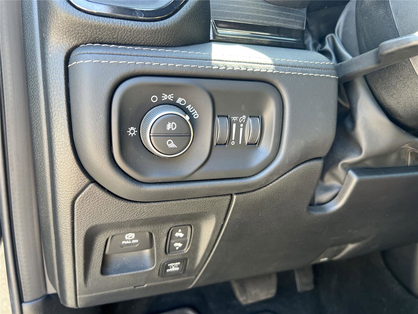 Used 2023 RAM 1500 Limited AWD/4WD image 16
