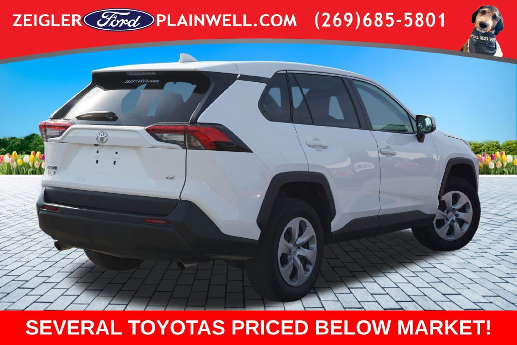 Used 2022 Toyota RAV4 LE w/ Carpet Mat Package (TMS) FWD image 5