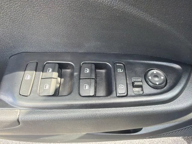 Used 2021 Hyundai Venue SEL FWD image 16