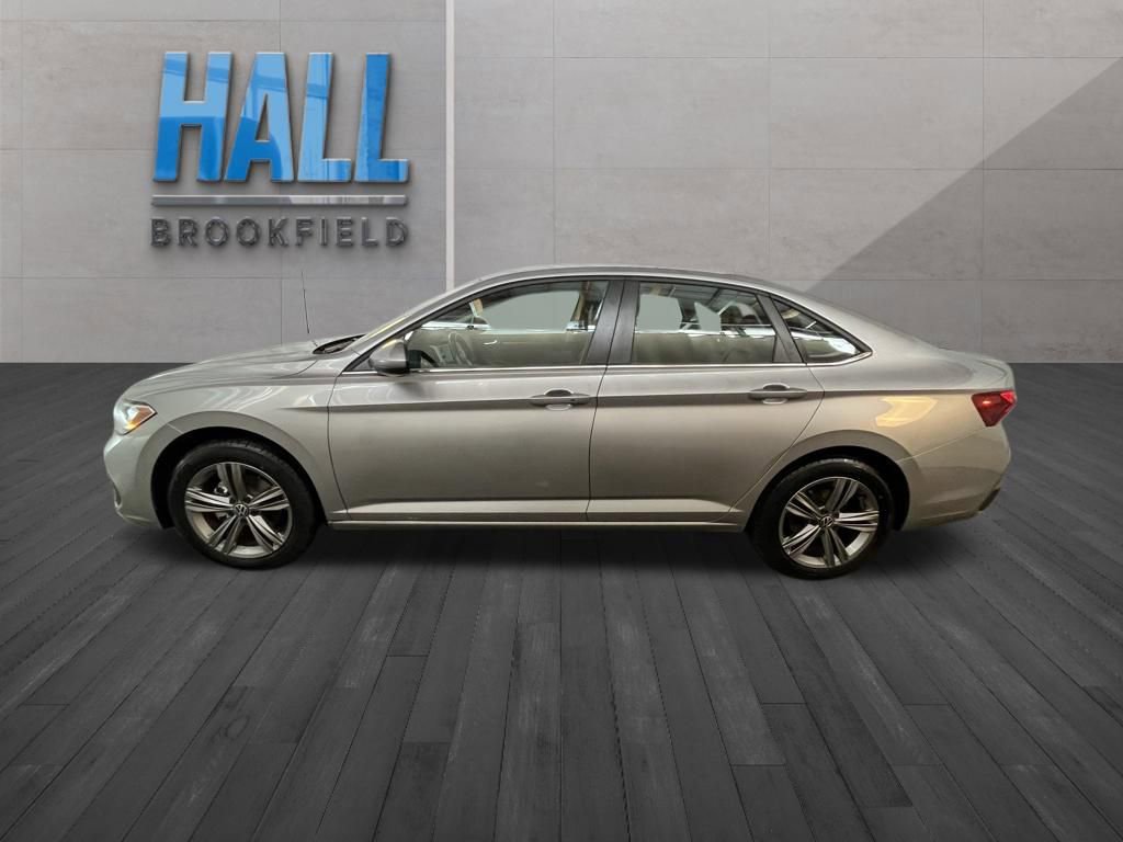 Certified 2023 Volkswagen Jetta SE image 3