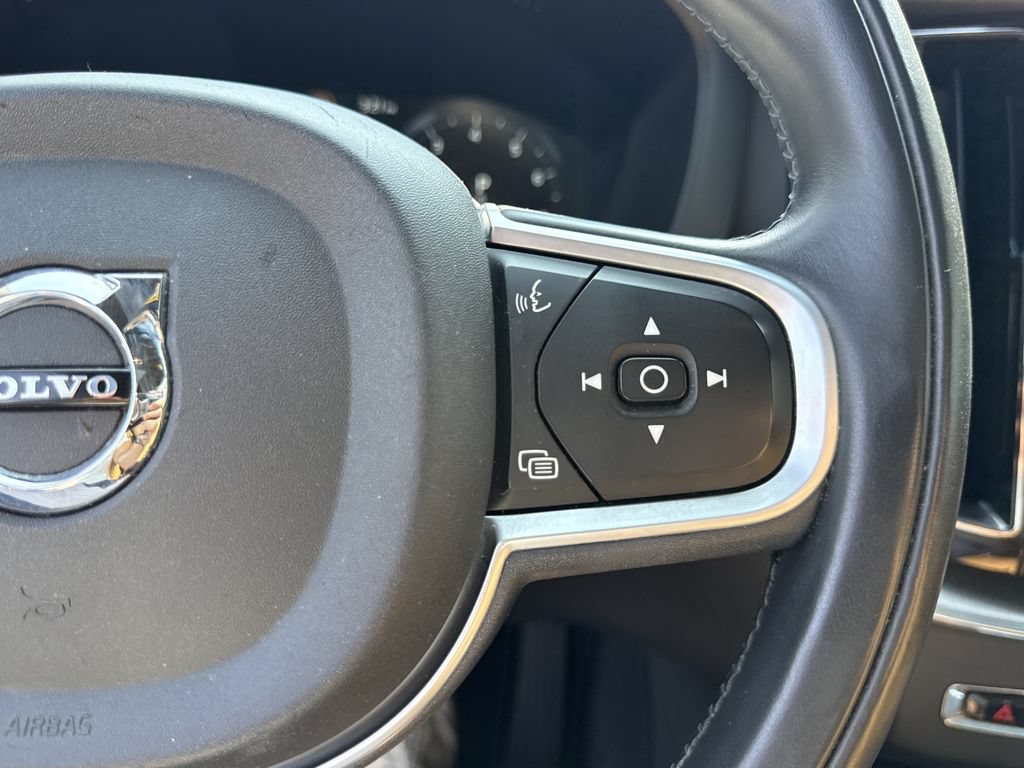 Used 2019 Volvo XC60 T6 Momentum w/ Multimedia Package AWD/4WD image 22
