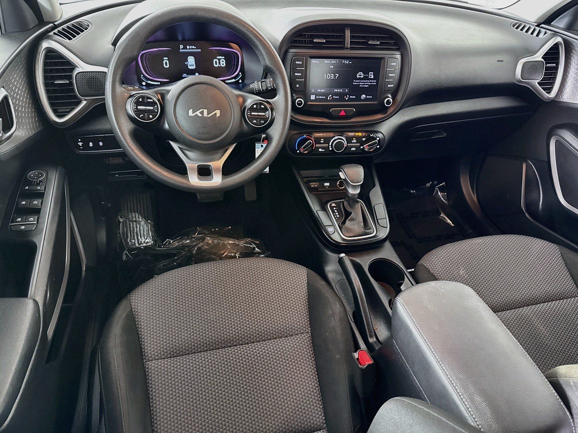 Used 2023 Kia Soul LX w/ LX Technology Package FWD image 17