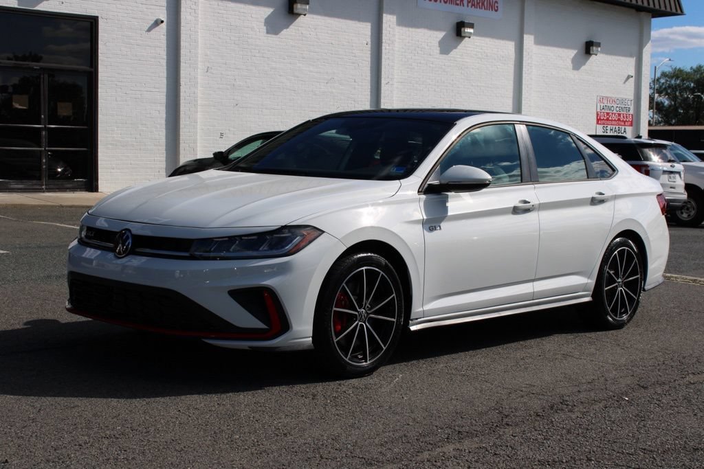 Used 2025 Volkswagen Jetta GLI Autobahn FWD image 4