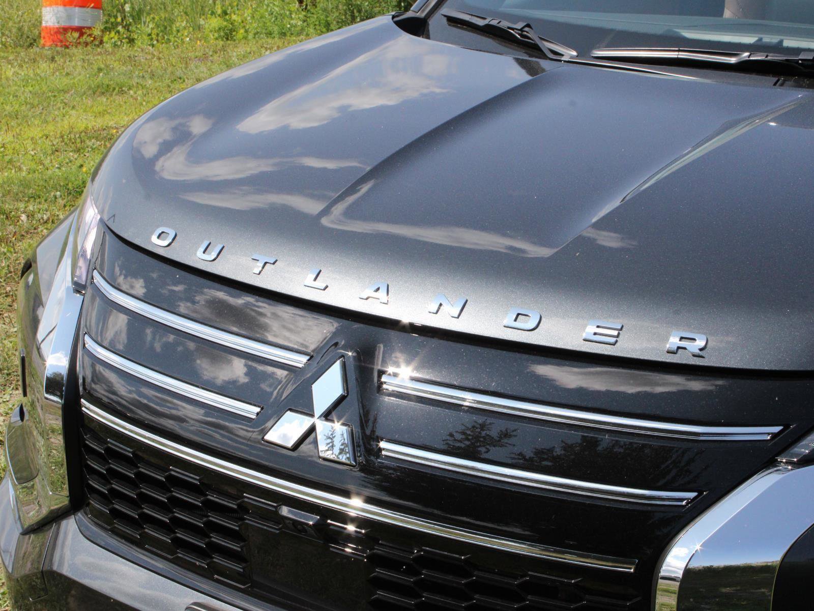 New 2025 Mitsubishi Outlander SEL image 3