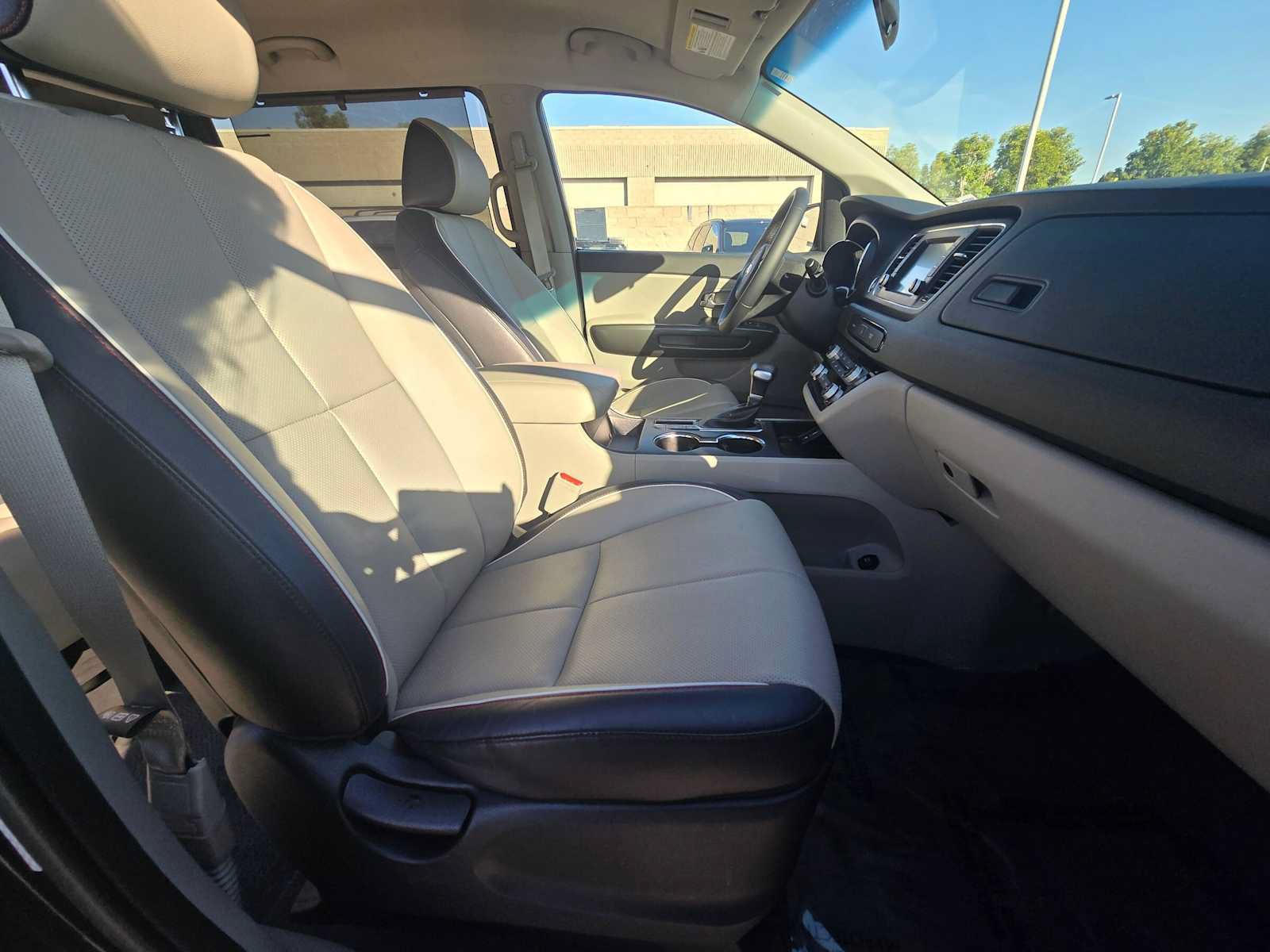 Used 2020 Kia Sedona EX FWD image 10