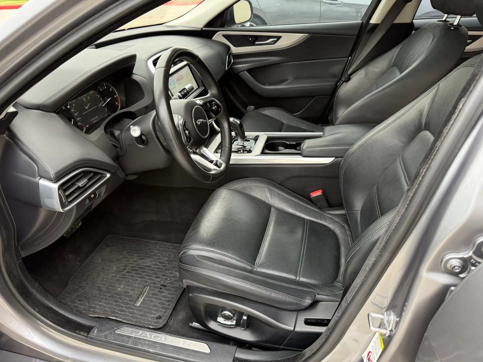 Used 2020 Jaguar XE S RWD image 10