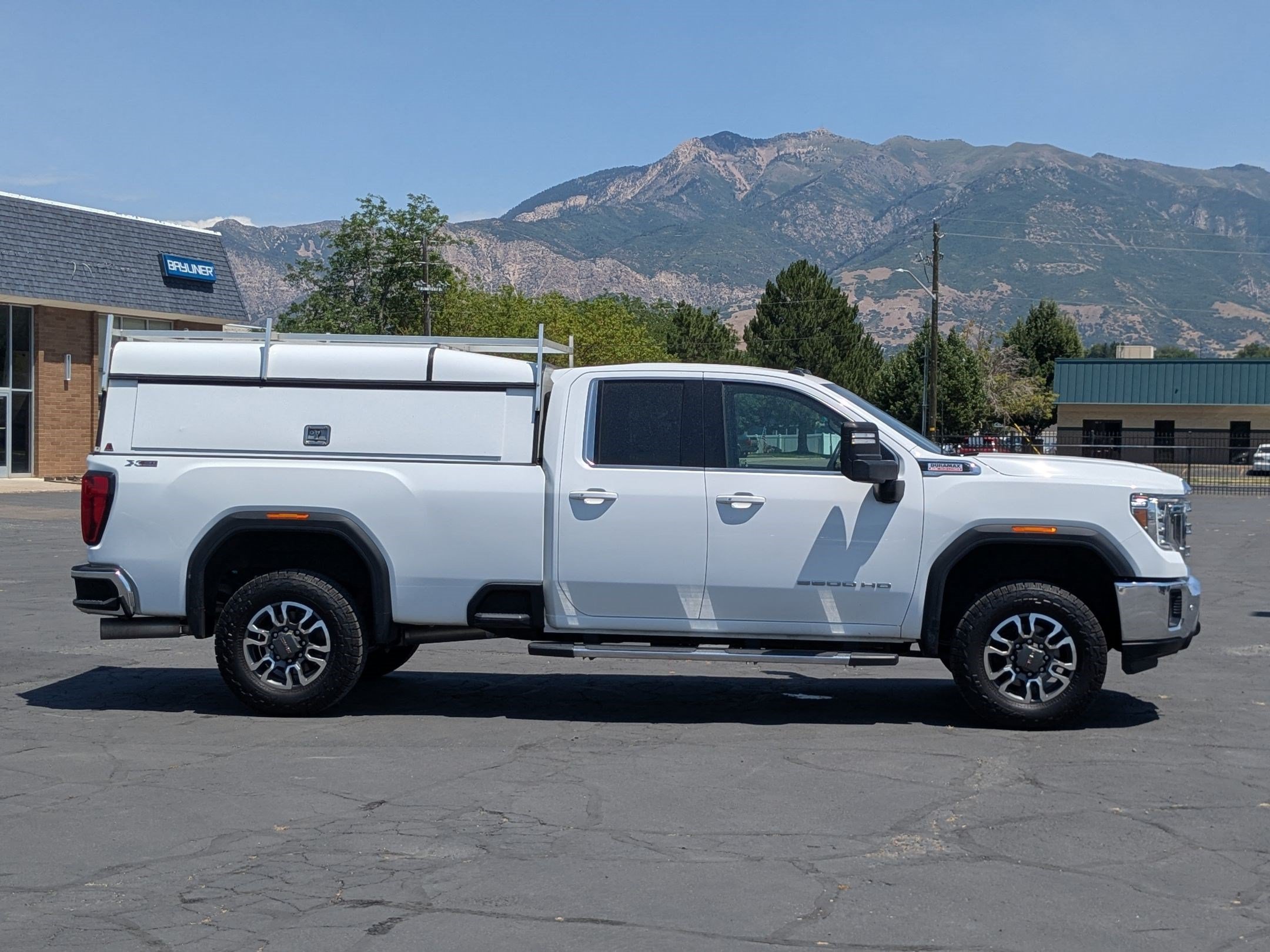 Used 2022 GMC Sierra 3500 SLE w/ SLE Convenience Package AWD/4WD image 2