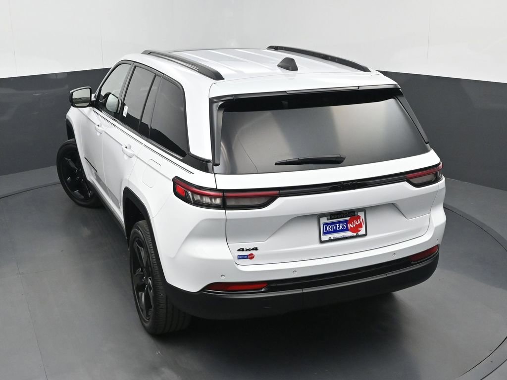 Used 2023 Jeep Grand Cherokee Altitude AWD/4WD image 36
