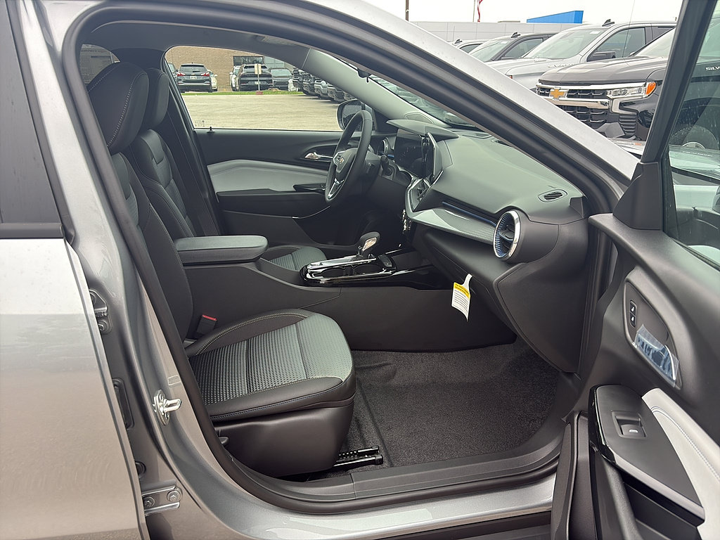 New 2026 Chevrolet Trax LT w/ LT Convenience Package FWD image 15