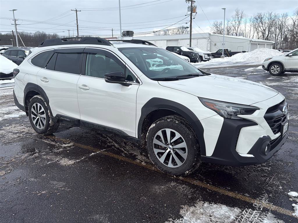 Used 2023 Subaru Outback Premium image 3