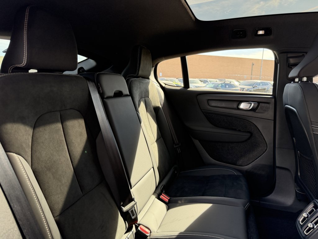 Used 2024 Volvo C40 P8 Recharge Ultimate w/ Protection Package Premier image 38