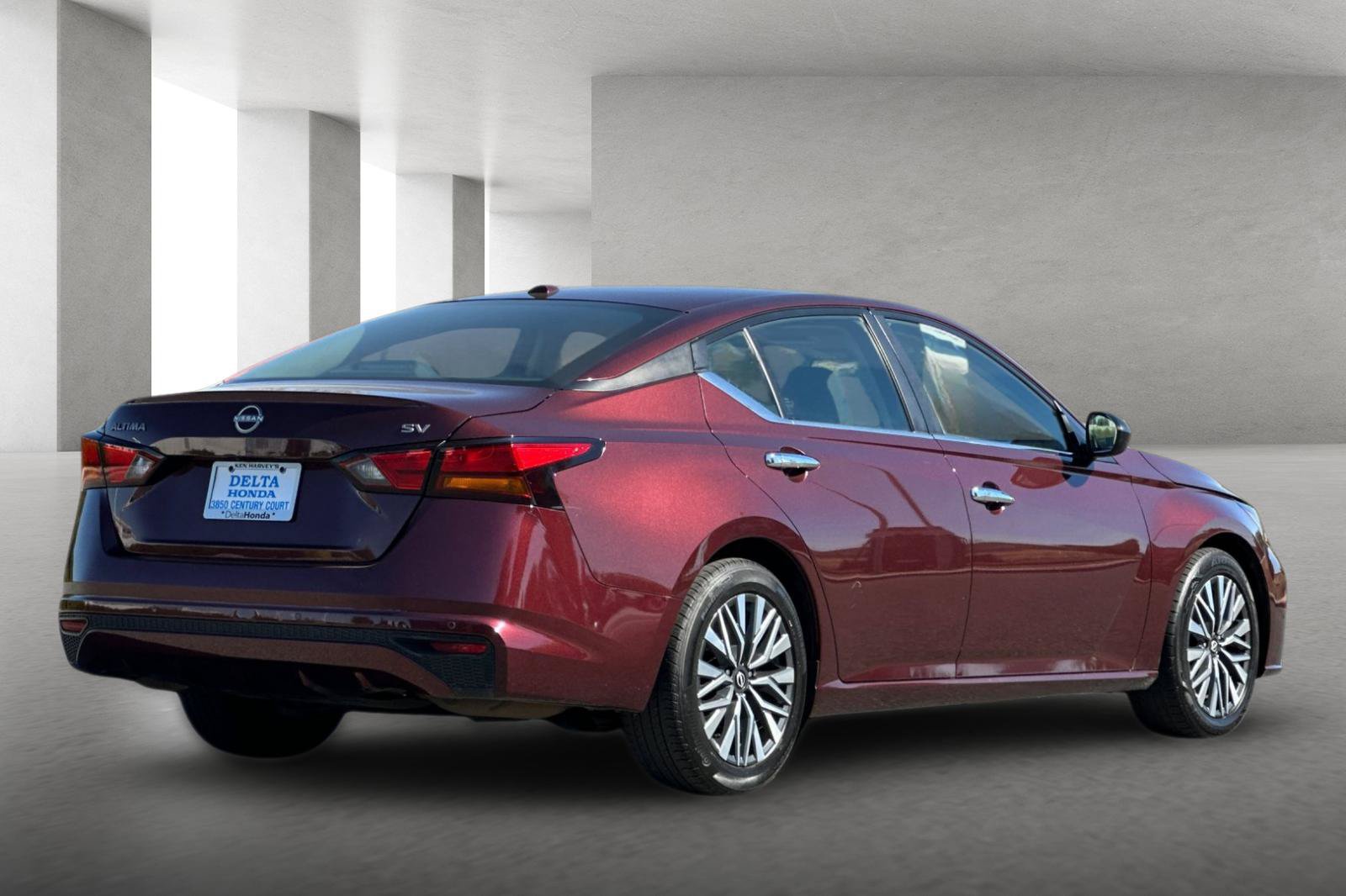 Used 2024 Nissan Altima 2.5 SV FWD image 4