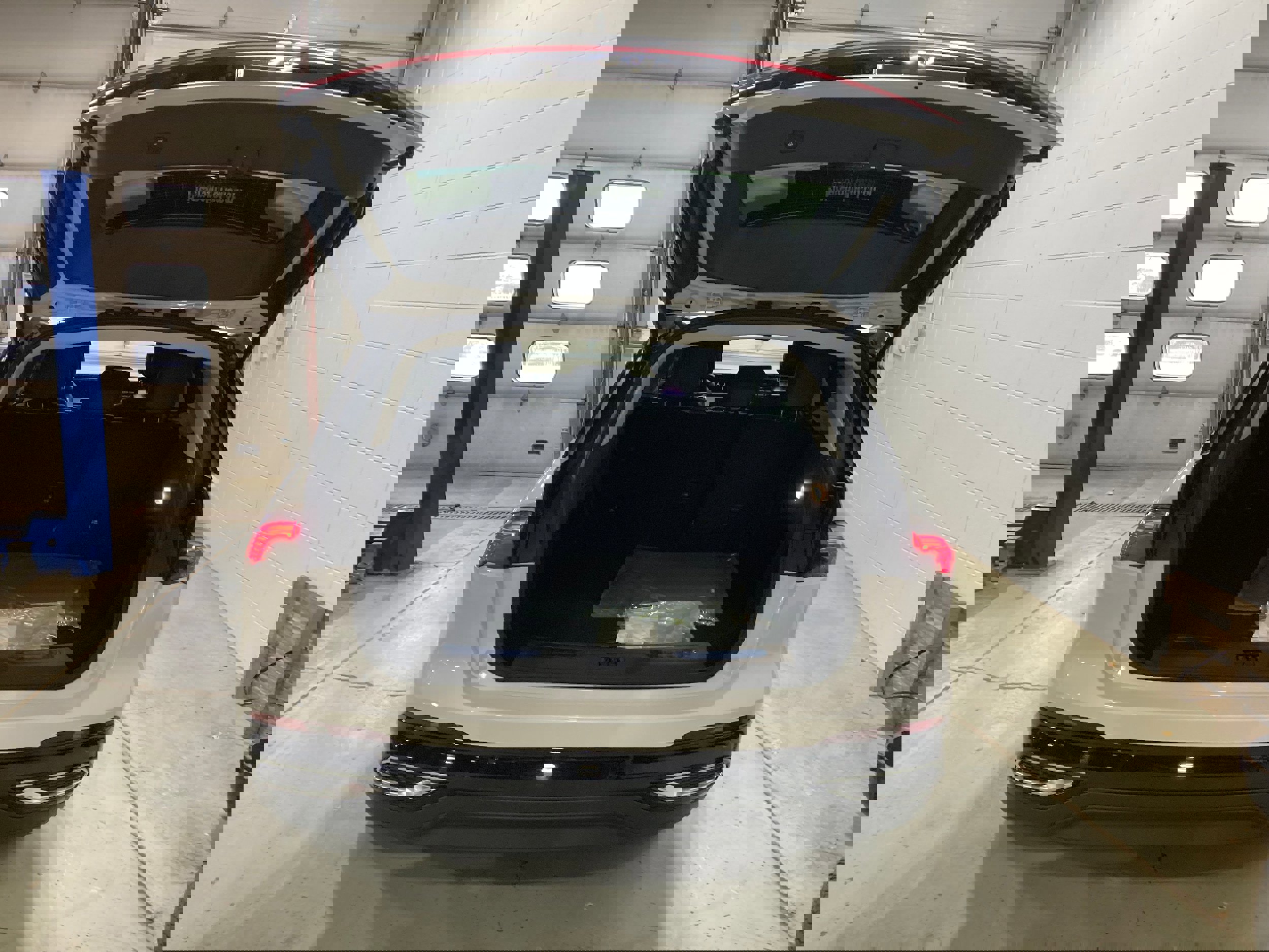 Used 2026 Lincoln Nautilus Premier w/ Equipment Group 102A image 14