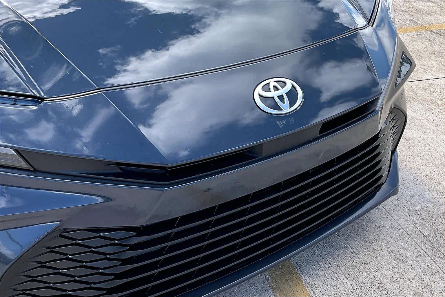 Used 2025 Toyota Camry LE FWD image 30