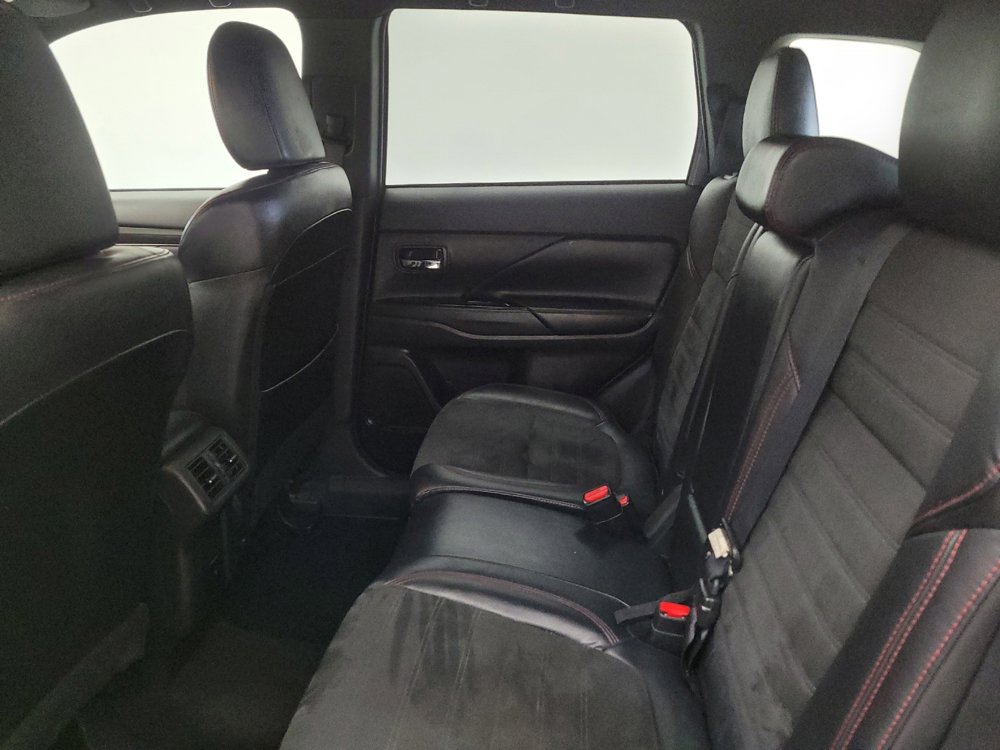 Used 2020 Mitsubishi Outlander SE AWD/4WD image 18