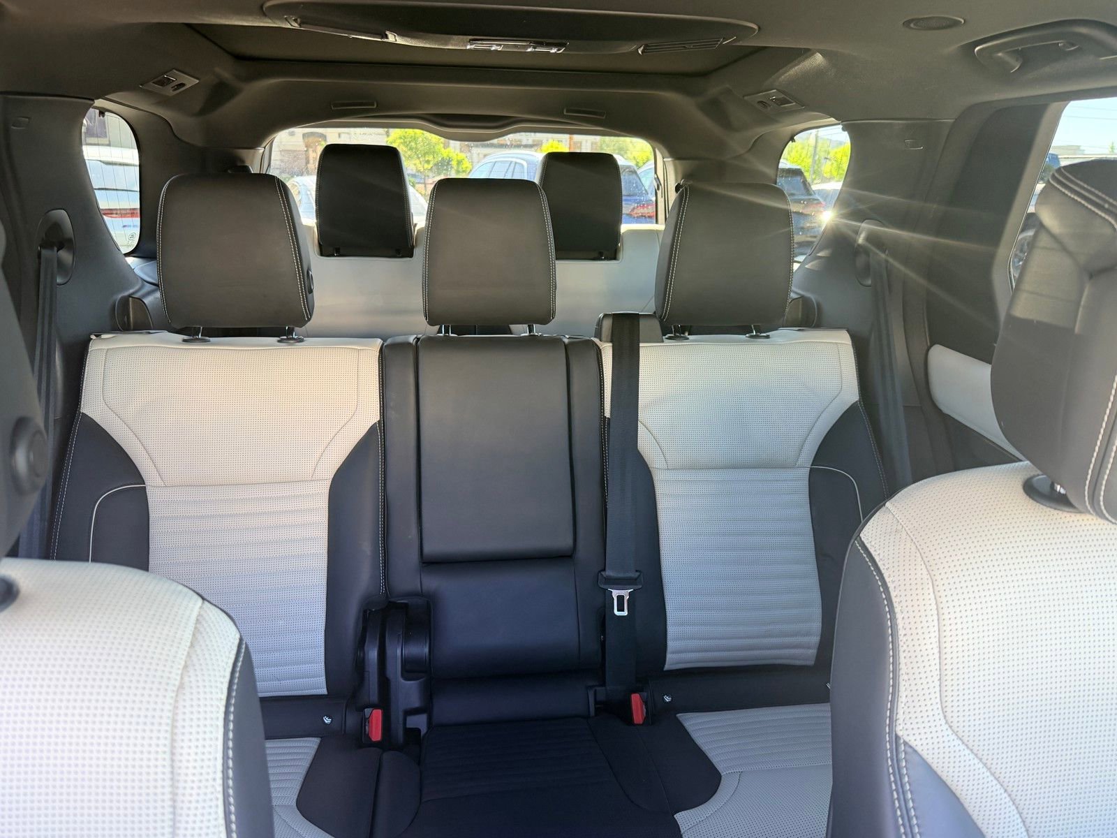 Used 2023 Land Rover Discovery HSE R-Dynamic AWD/4WD image 26