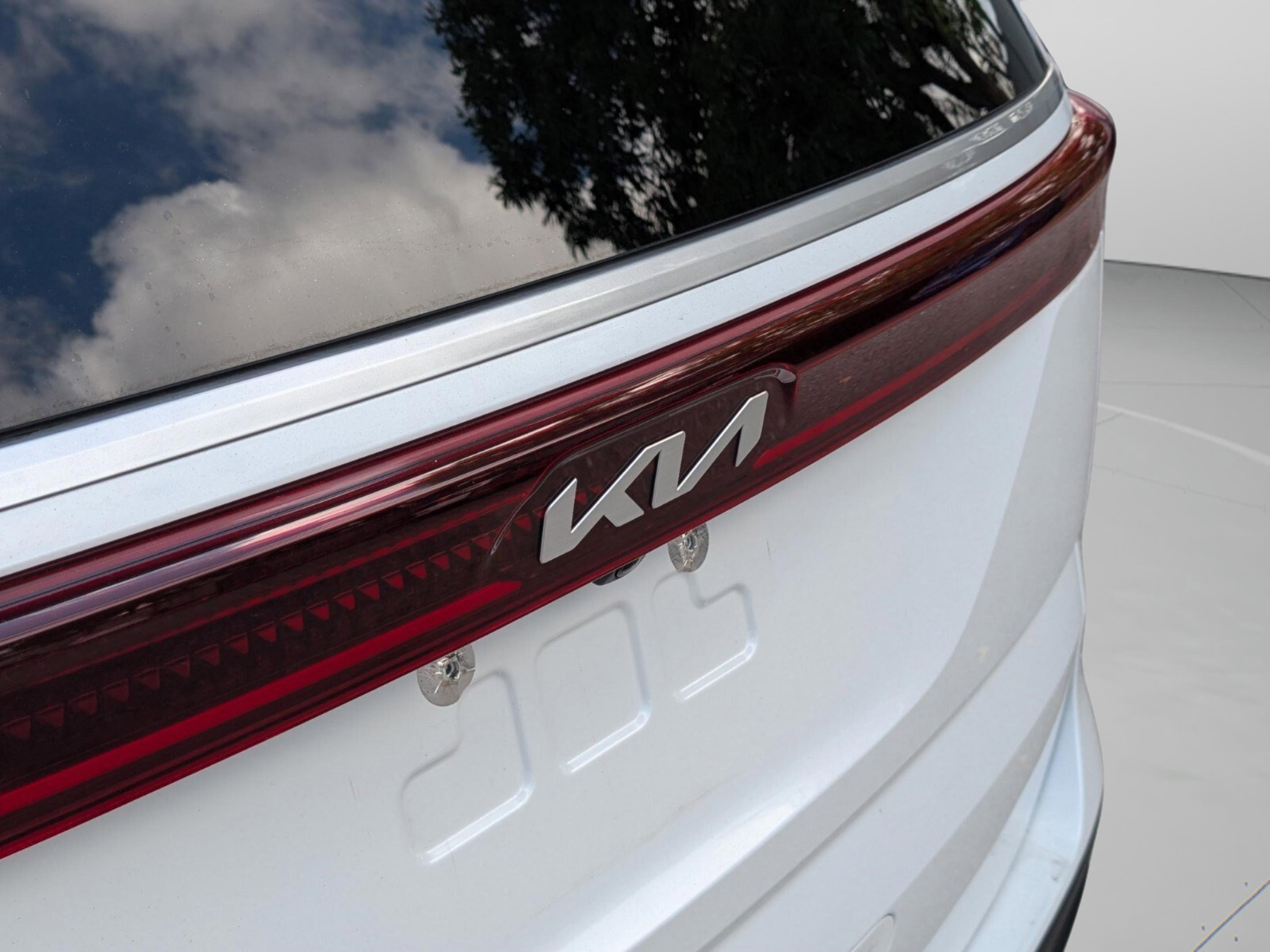 Certified 2024 Kia Carnival LX image 21