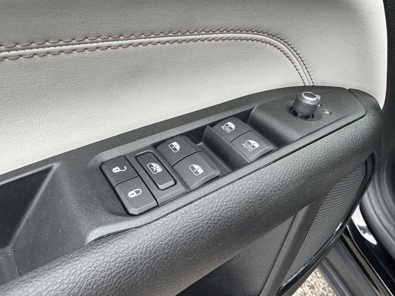 Used 2022 Jeep Compass Limited image 17