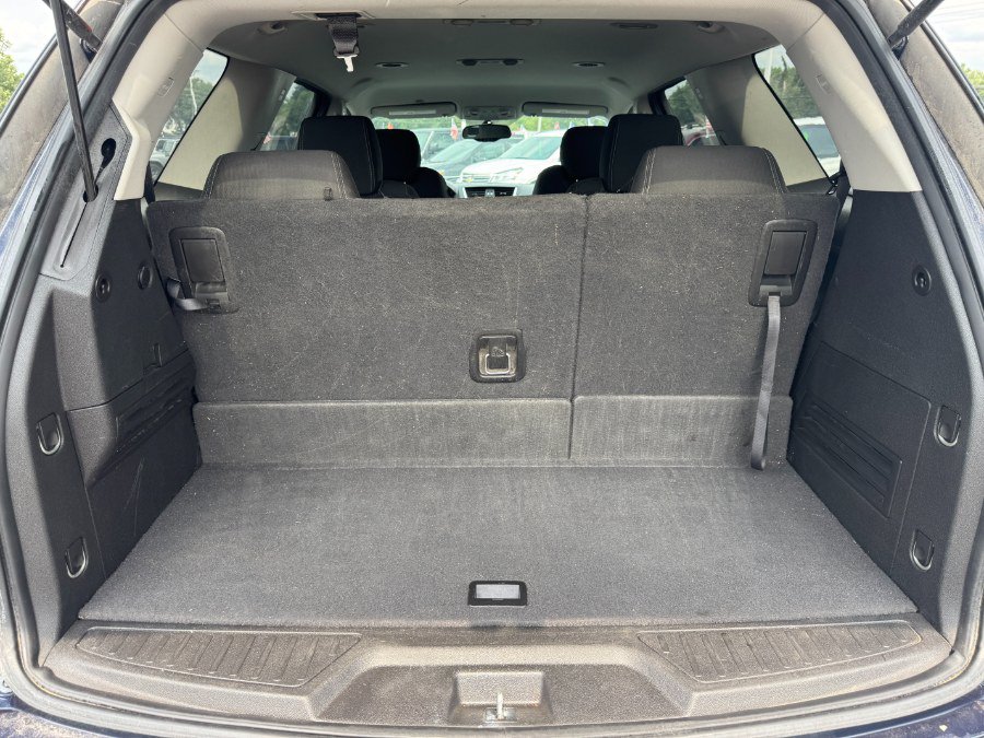 Used 2015 GMC Acadia SLE FWD image 18