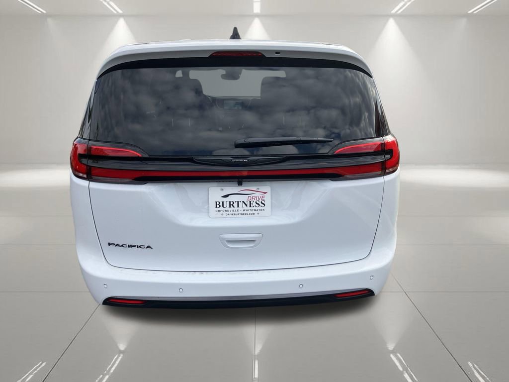 New 2026 Chrysler Pacifica Select image 15