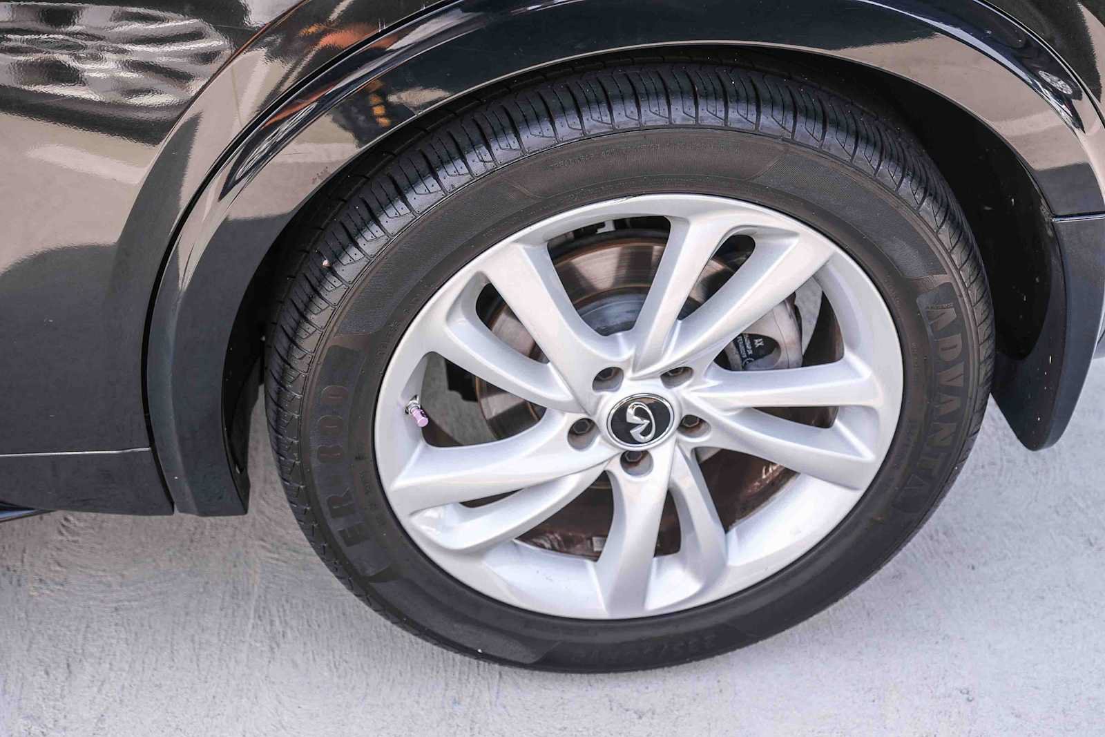 Used 2019 INFINITI QX30 w/ Cargo Package FWD image 9