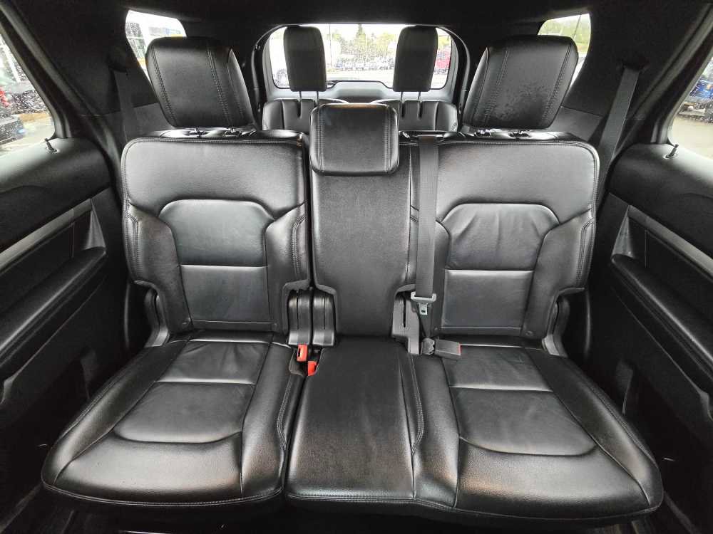 Used 2018 Ford Explorer XLT w/ Equipment Group 202A AWD/4WD image 18