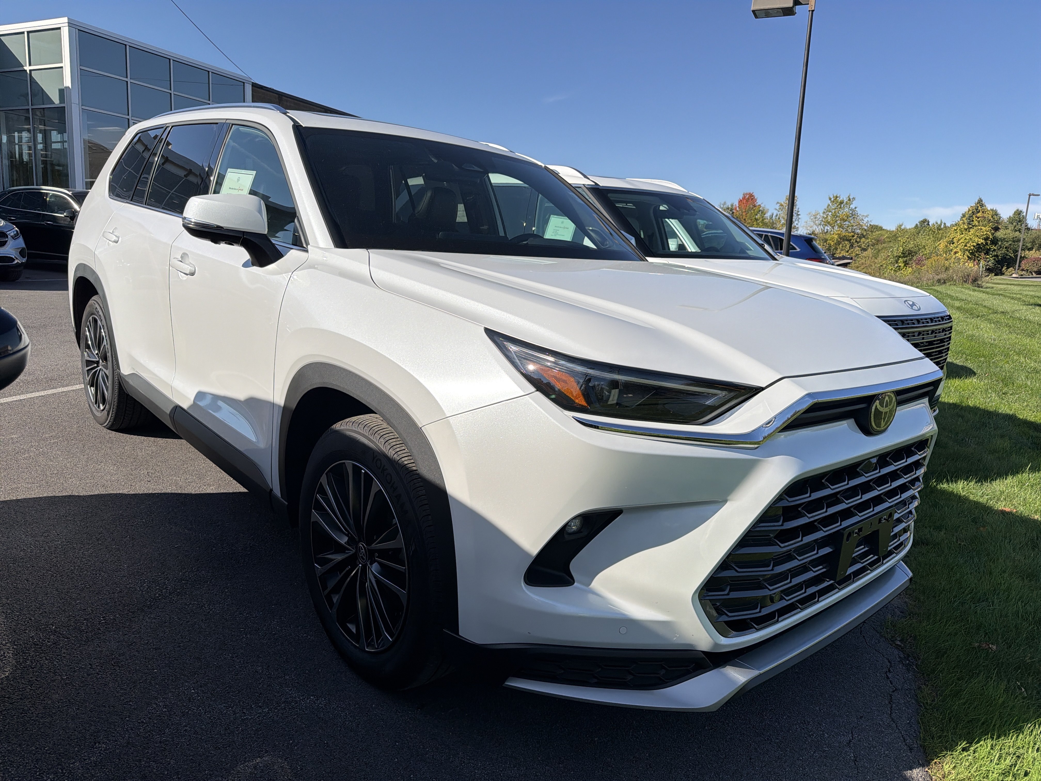 Used 2026 Toyota Grand Highlander AWD Hybrid image 2
