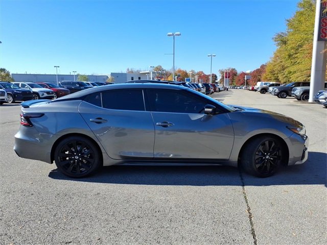 Used 2021 Nissan Maxima SR w/ Sport Mat Group image 2